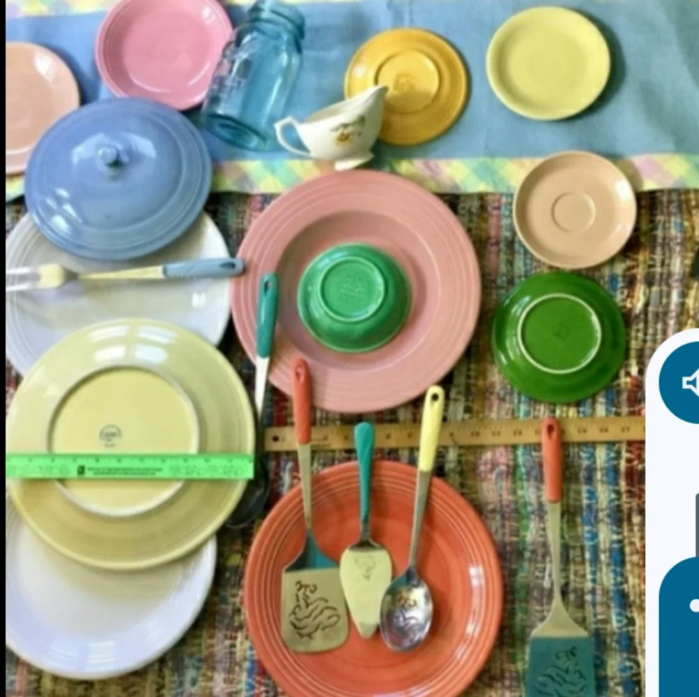 222 5th Bloomingdales Turquoise NIB DINNER PLATE   Large 11